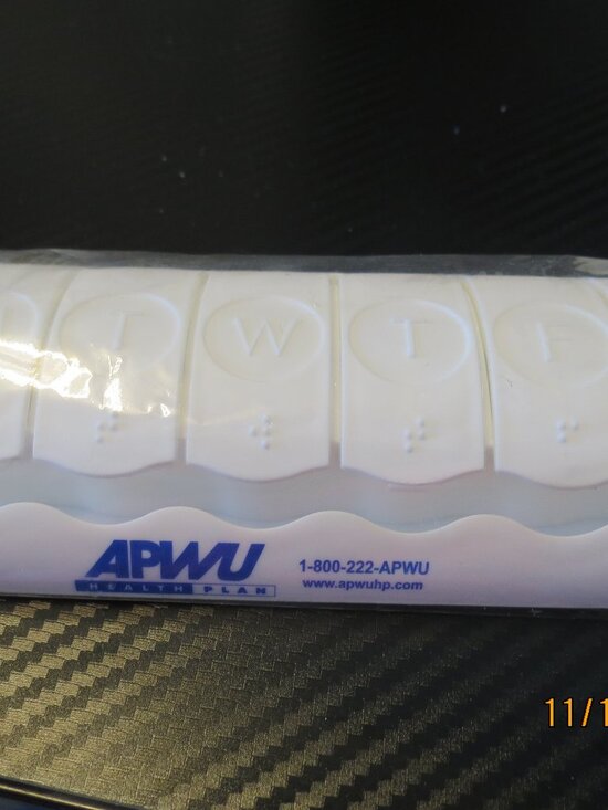 7 Day Pill Organizer - Picture 1 of 3